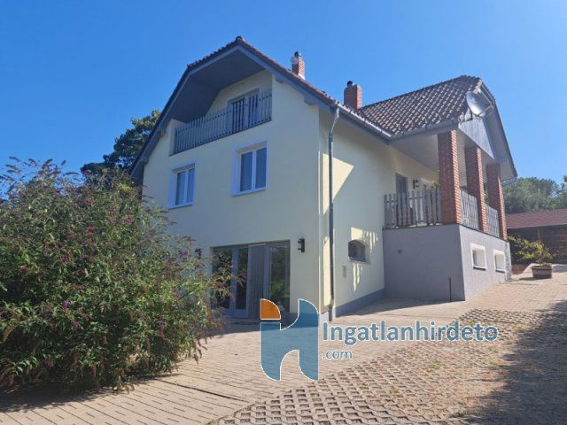 Eladó családi ház, Rezin 108 M Ft, 6 szobás