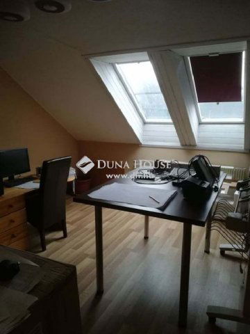 Eladó üzlethelyiség, Gödöllőn 320 M Ft, 6 szobás