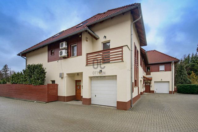 Eladó családi ház, Szentendrén 175 M Ft, 6 szobás