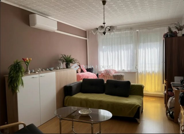 Eladó panellakás, Nyergesújfaluban 42 M Ft, 2 szobás