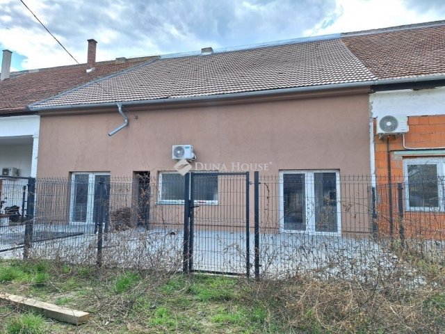 Eladó téglalakás, Kecskeméten 63 M Ft, 4 szobás