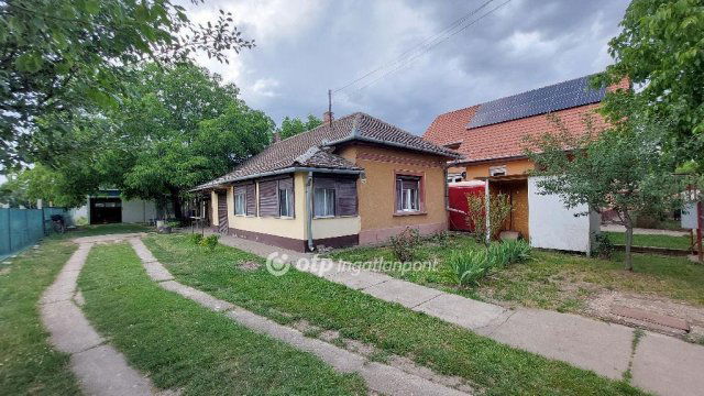 Eladó családi ház, Kisújszálláson 17 M Ft, 1+1 szobás
