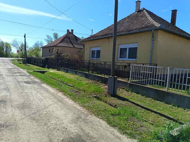 Eladó családi ház, Zsákán 18 M Ft, 3 szobás