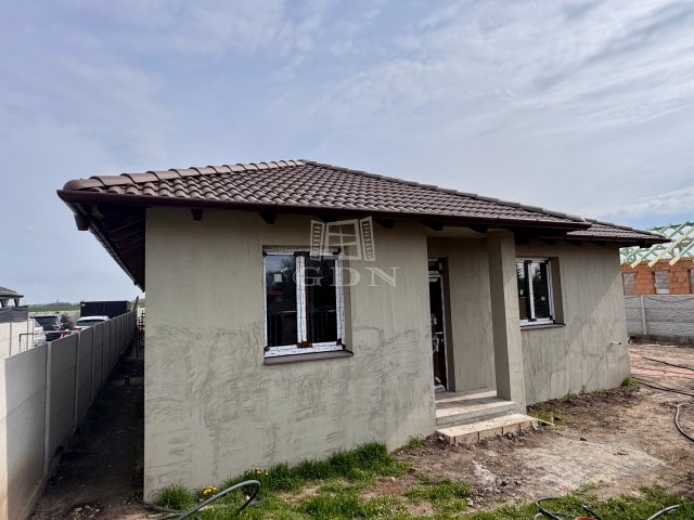 Eladó ikerház, Áporkán 79.5 M Ft, 5 szobás