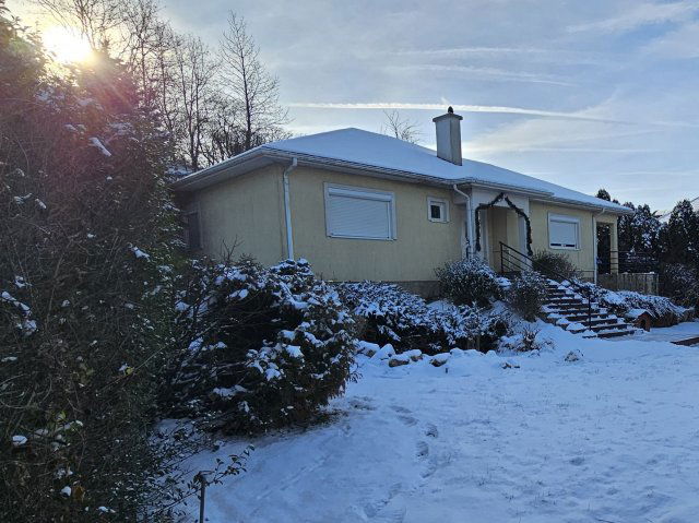 Eladó családi ház, Győrújbaráton 120 M Ft, 4 szobás