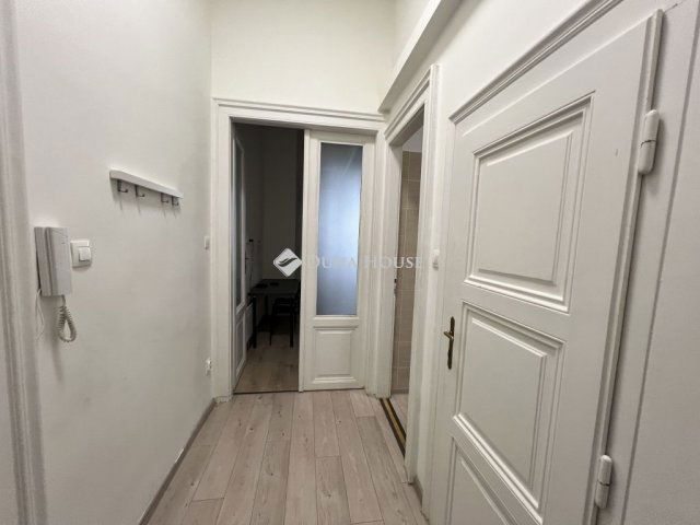 Eladó téglalakás, Budapesten, VI. kerületben 120 M Ft, 3 szobás