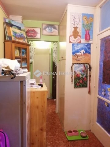 Eladó panellakás, Pécsett 44.99 M Ft, 3 szobás