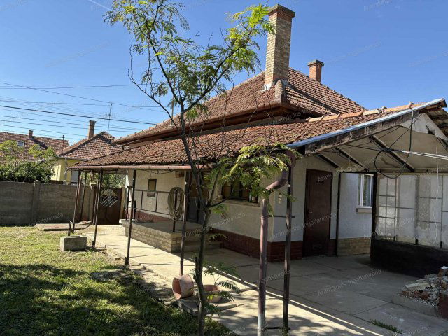 Eladó családi ház, Gyulán 38 M Ft, 3 szobás