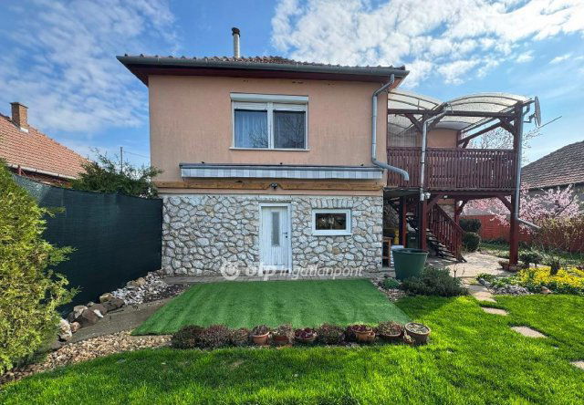 Eladó családi ház, Poroszlón 109 M Ft, 1+2 szobás