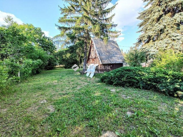 Eladó családi ház, Szegeden 13.5 M Ft, 2 szobás