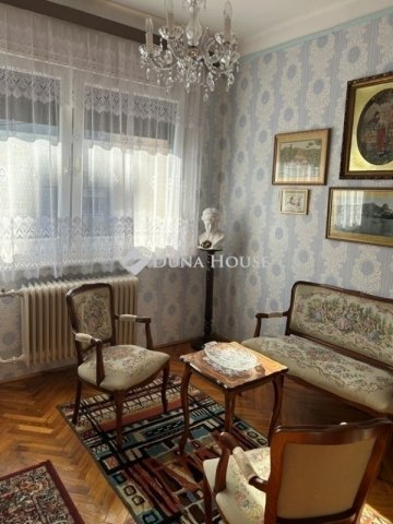 Eladó családi ház, Vácon 99 M Ft, 5 szobás