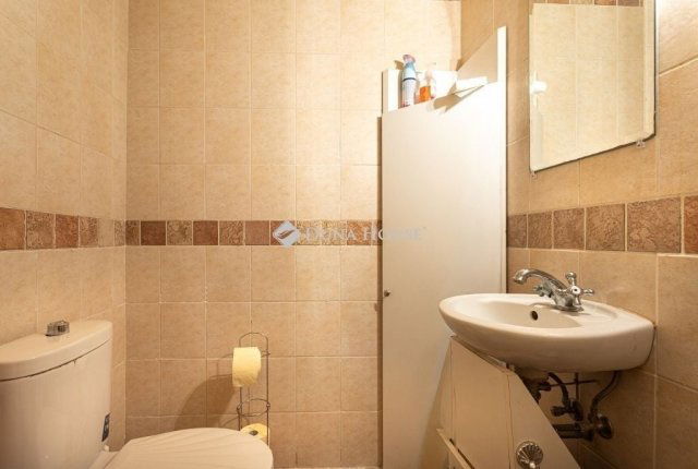 Eladó téglalakás, Budapesten, VI. kerületben 69 M Ft, 1 szobás