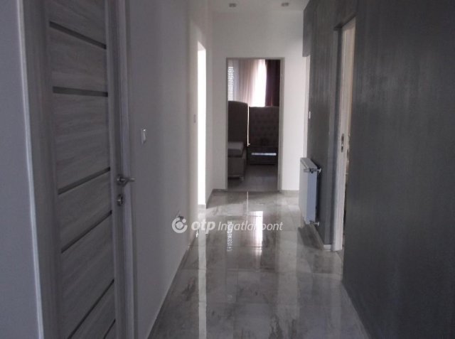 Eladó családi ház, Gyöngyösön 190 M Ft, 5 szobás