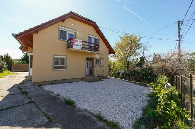 Eladó ikerház, Mogyoródon 150 M Ft, 7 szobás