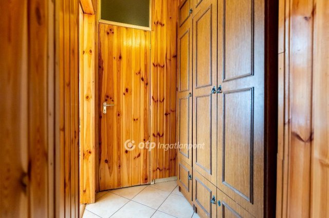 Eladó panellakás, Kazincbarcikán 42 M Ft, 4 szobás