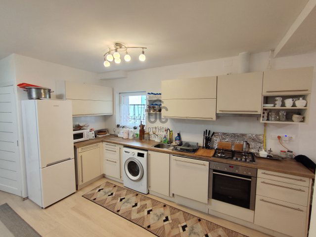 Eladó ikerház, Balatonfűzfőn 118 M Ft, 6 szobás