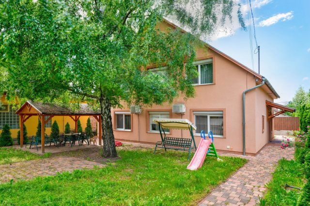 Eladó családi ház, Siófokon 119 M Ft, 7+1 szobás