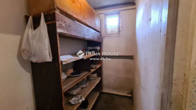 Eladó családi ház, Szigetszentmiklóson 66 M Ft, 2 szobás