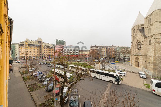 Eladó téglalakás, Budapesten, VI. kerületben 56.9 M Ft, 2 szobás