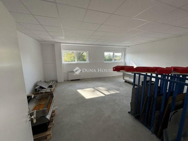 Eladó ipari ingatlan, Komáromban 411.7 M Ft / költözzbe.hu