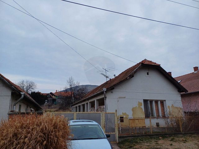 Eladó családi ház, Apcon 7 M Ft, 2 szobás / költözzbe.hu
