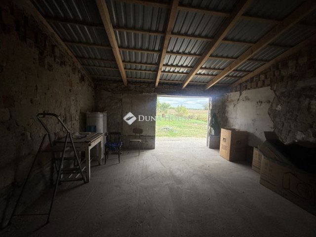 Eladó családi ház, Soponyán 43.5 M Ft, 3 szobás