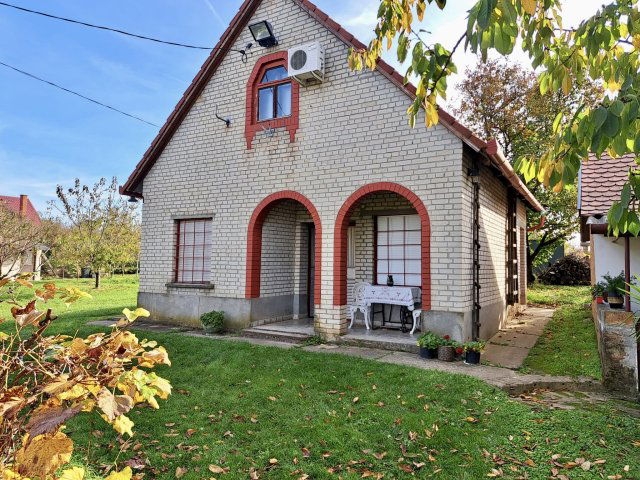 Eladó családi ház, Szentlőrincen 22 M Ft, 2 szobás