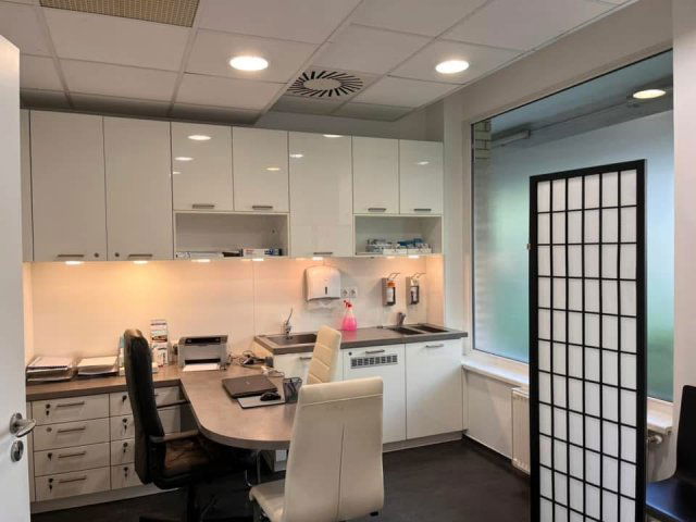 Eladó üzlethelyiség, XI. kerületben, Nádorliget utcában