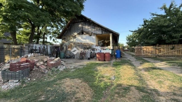 Eladó családi ház, Vecsésen 108 M Ft, 2 szobás