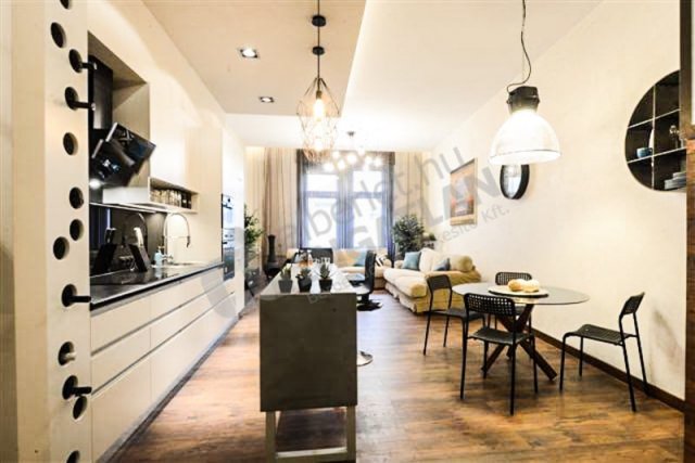 Kiadó téglalakás, albérlet, V. kerületben, Petőfi Sándor utcában