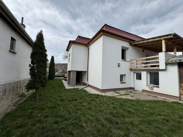 Eladó családi ház, Karancsalján 60 M Ft, 8 szobás