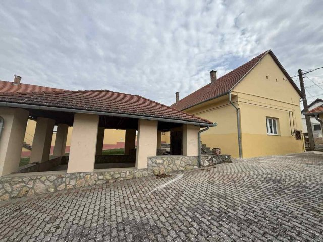 Eladó családi ház, Pócsán 25.9 M Ft, 4+1 szobás