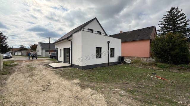 Eladó családi ház, Levélen 90 M Ft, 4 szobás