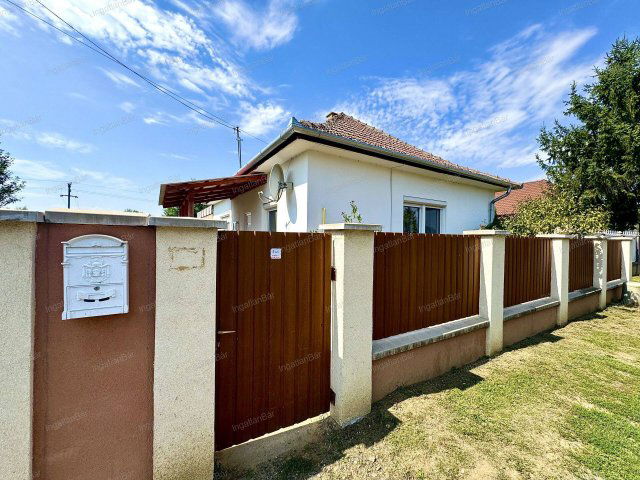 Eladó családi ház, Nyírcsaholyon 21.9 M Ft, 1+3 szobás