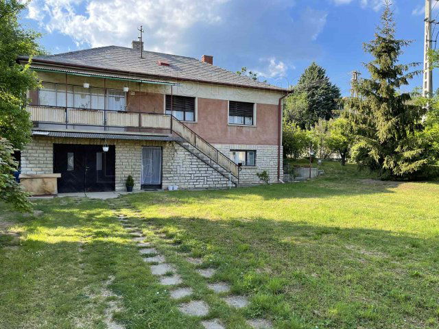 Eladó családi ház, Balatonfüreden 135 M Ft, 4 szobás