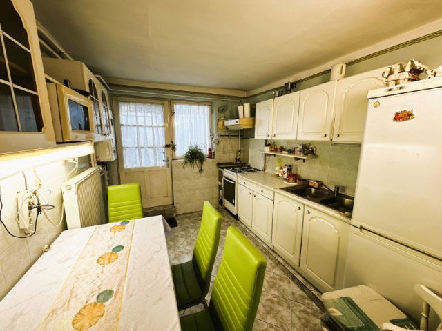 Eladó ikerház, Komlón 29.5 M Ft, 3 szobás / költözzbe.hu