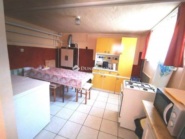 Eladó családi ház, Leányváron 69.99 M Ft, 5 szobás