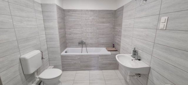 Eladó téglalakás, Bicskén 46.5 M Ft, 2 szobás