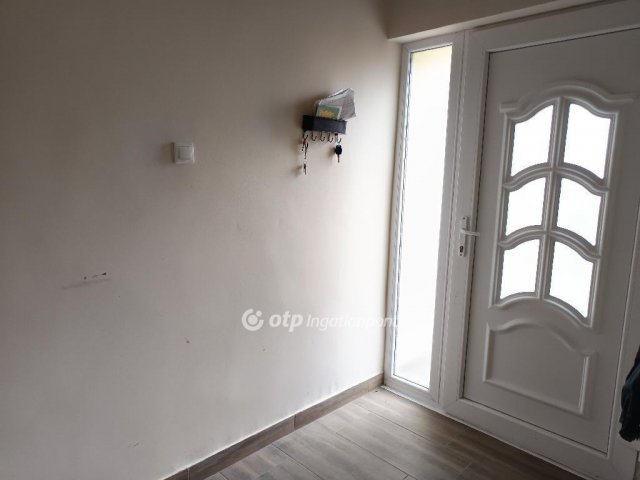 Eladó családi ház, Békésen 28.5 M Ft, 3 szobás