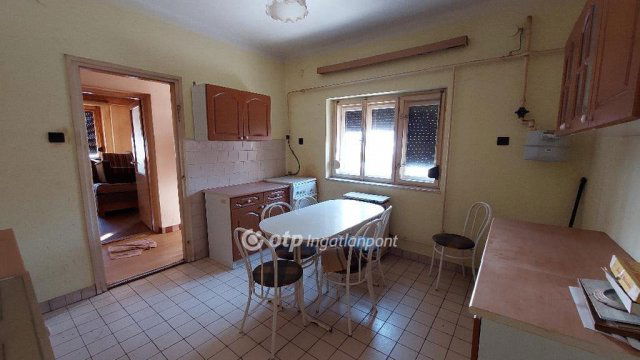 Eladó családi ház, Kisújszálláson 20.5 M Ft, 2 szobás