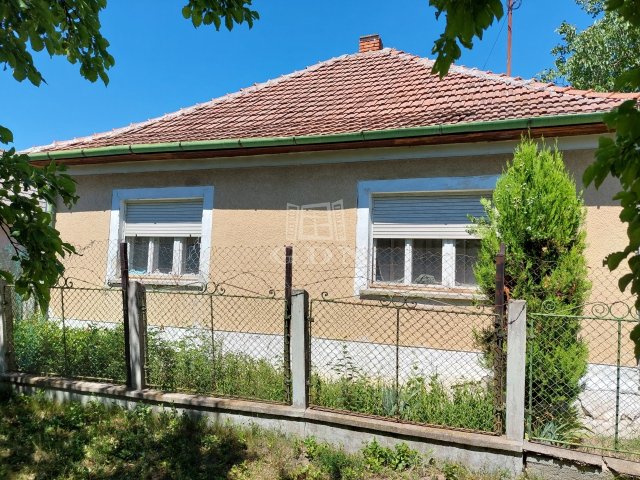 Eladó családi ház, Polgáron 12 M Ft, 2 szobás