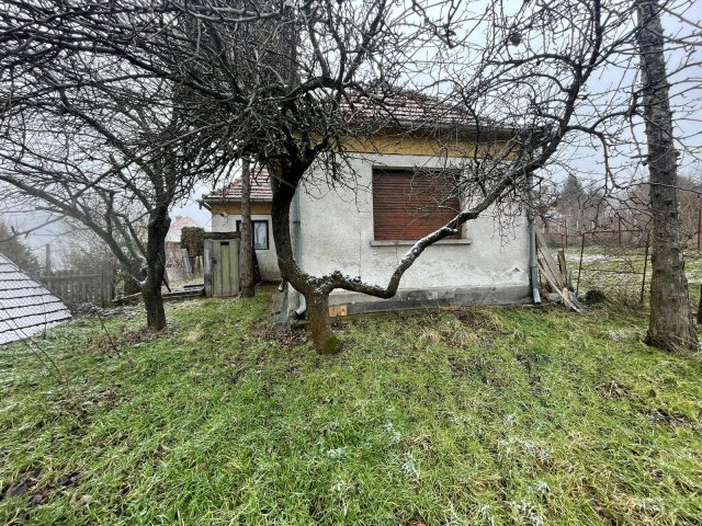 Eladó családi ház, Rezin 24.5 M Ft, 2 szobás