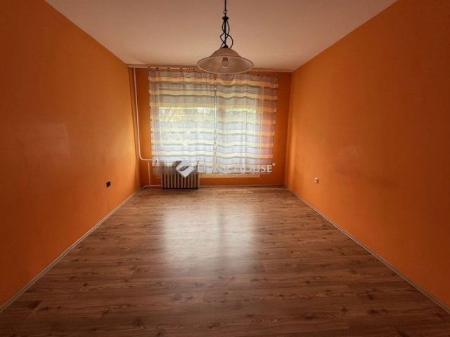 Eladó téglalakás, Pécsett 35.9 M Ft, 2 szobás