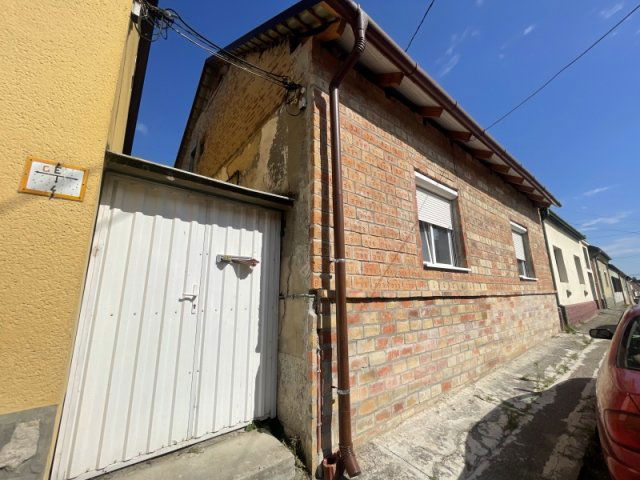 Eladó családi ház, Pécsett 41.9 M Ft, 3 szobás