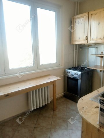 Eladó panellakás, Szegeden 41.99 M Ft, 2+1 szobás