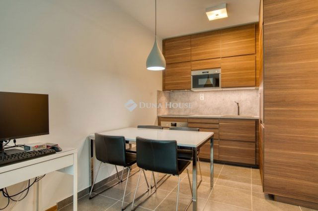 Eladó téglalakás, Budapesten, XI. kerületben 92 M Ft, 1 szobás