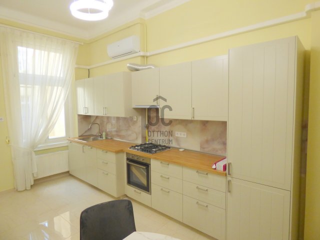Kiadó téglalakás, albérlet, Budapesten, V. kerületben, 3 szobás