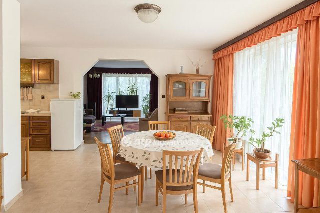 Eladó családi ház, Siófokon 150 M Ft, 5+4 szobás