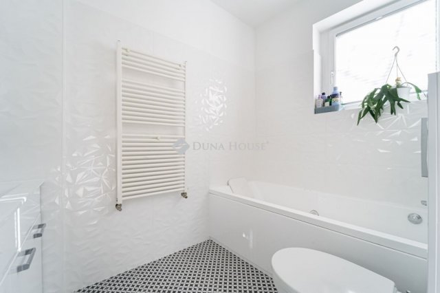 Eladó ikerház, Budapesten, III. kerületben 319.9 M Ft, 5 szobás