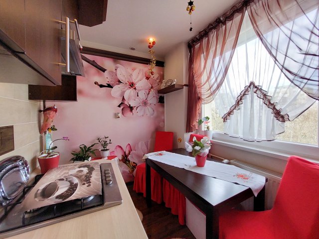 Eladó panellakás, Szegeden 61 M Ft, 2+1 szobás